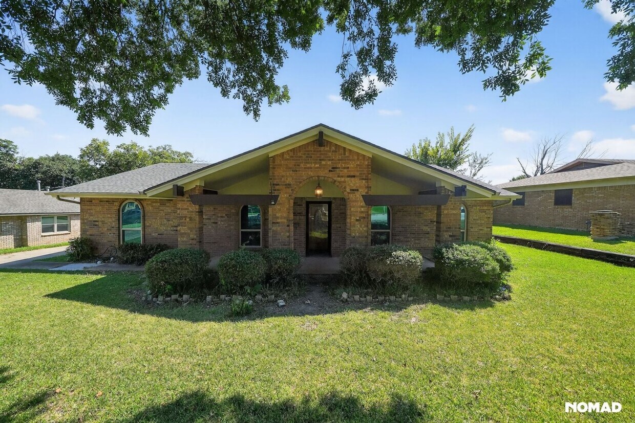 Primary Photo - 3721 Lawndale Ave