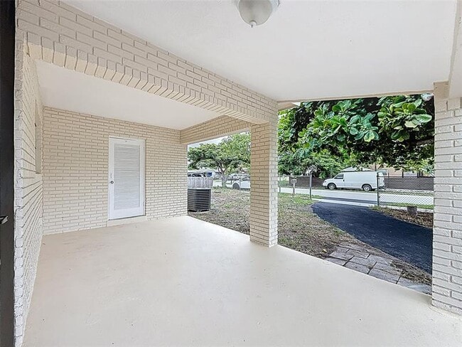 Building Photo - 242 NE 26th Ct