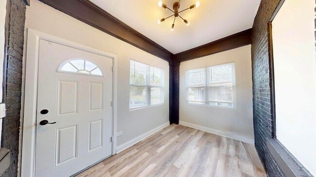 Building Photo - 1379 Roosevelt Pl