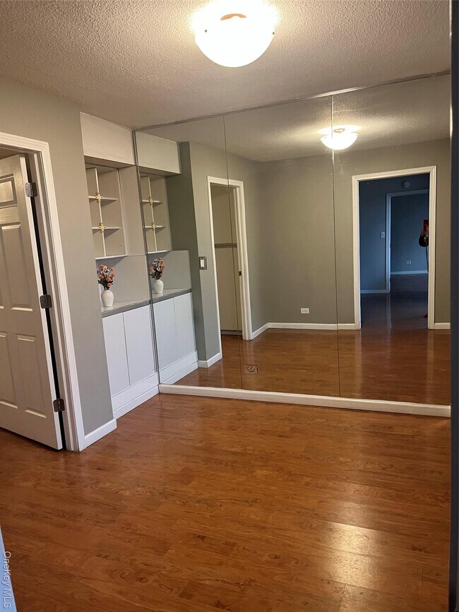 Foto del edificio - 2 Bay Club Dr