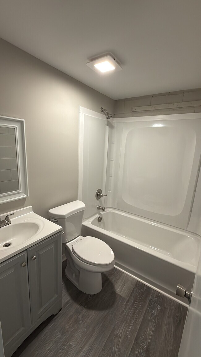 Foto del edificio - 410 Midway St