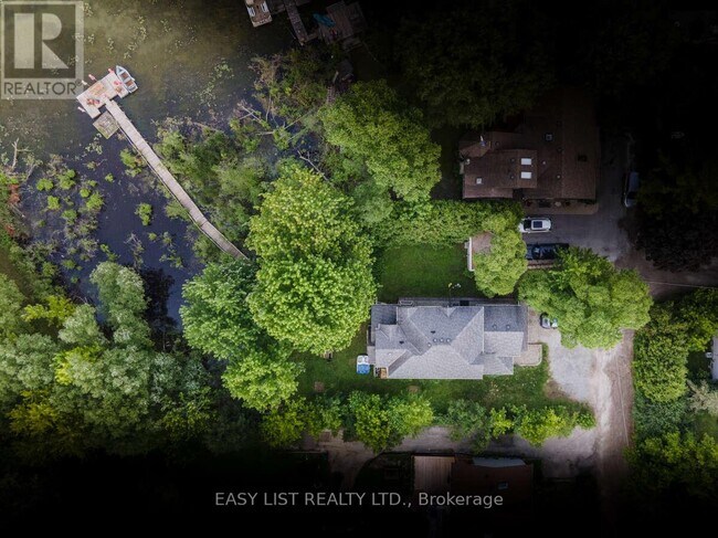 Photo du bâtiment - 274 Douglas Rd