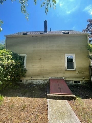 Building Photo - 40 Butts St
