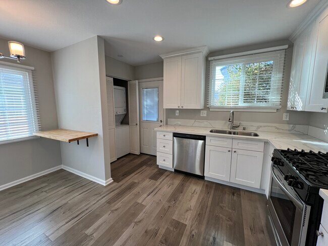 Foto del edificio - 7307 Ensign Ave