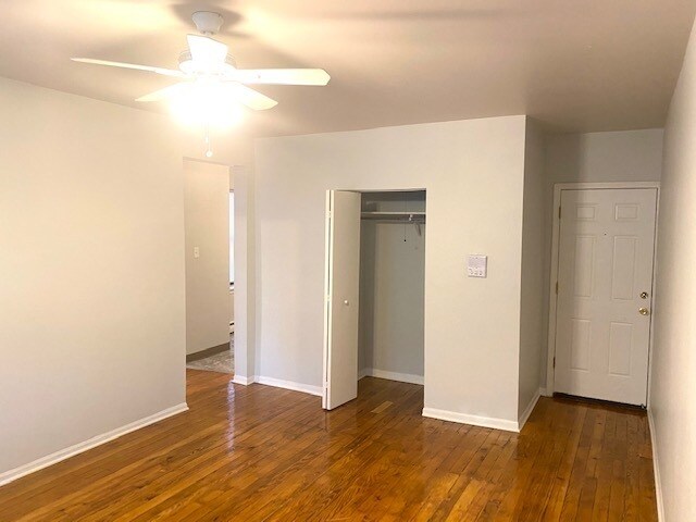 Building Photo - 4915 S Drexel Blvd