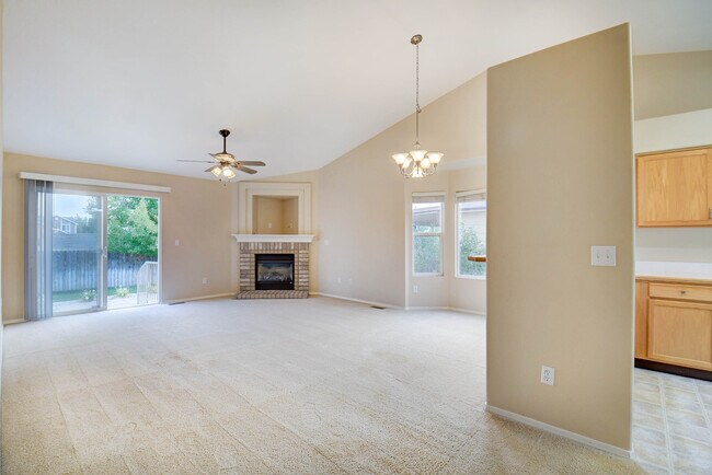 Building Photo - 5623 Marabou Way