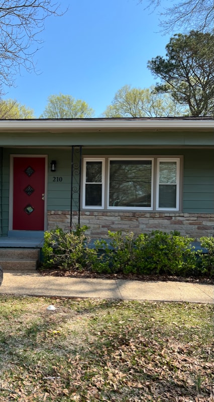 Primary Photo - 210 S Foster Dr
