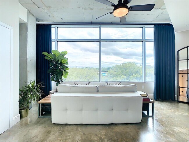 Foto del edificio - 525 E Jackson St