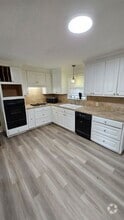 Building Photo - 208 Shamrock Dr