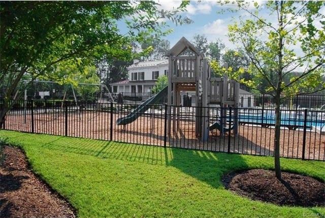 Foto del edificio - 8043 Rutland Village Dr