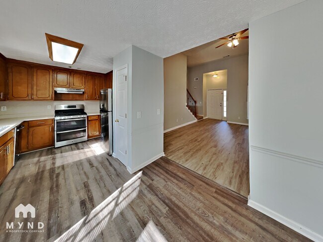 Building Photo - 45 Valley Dr