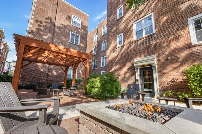 Buckingham & Balmoral - Buckingham & Balmoral Apartments