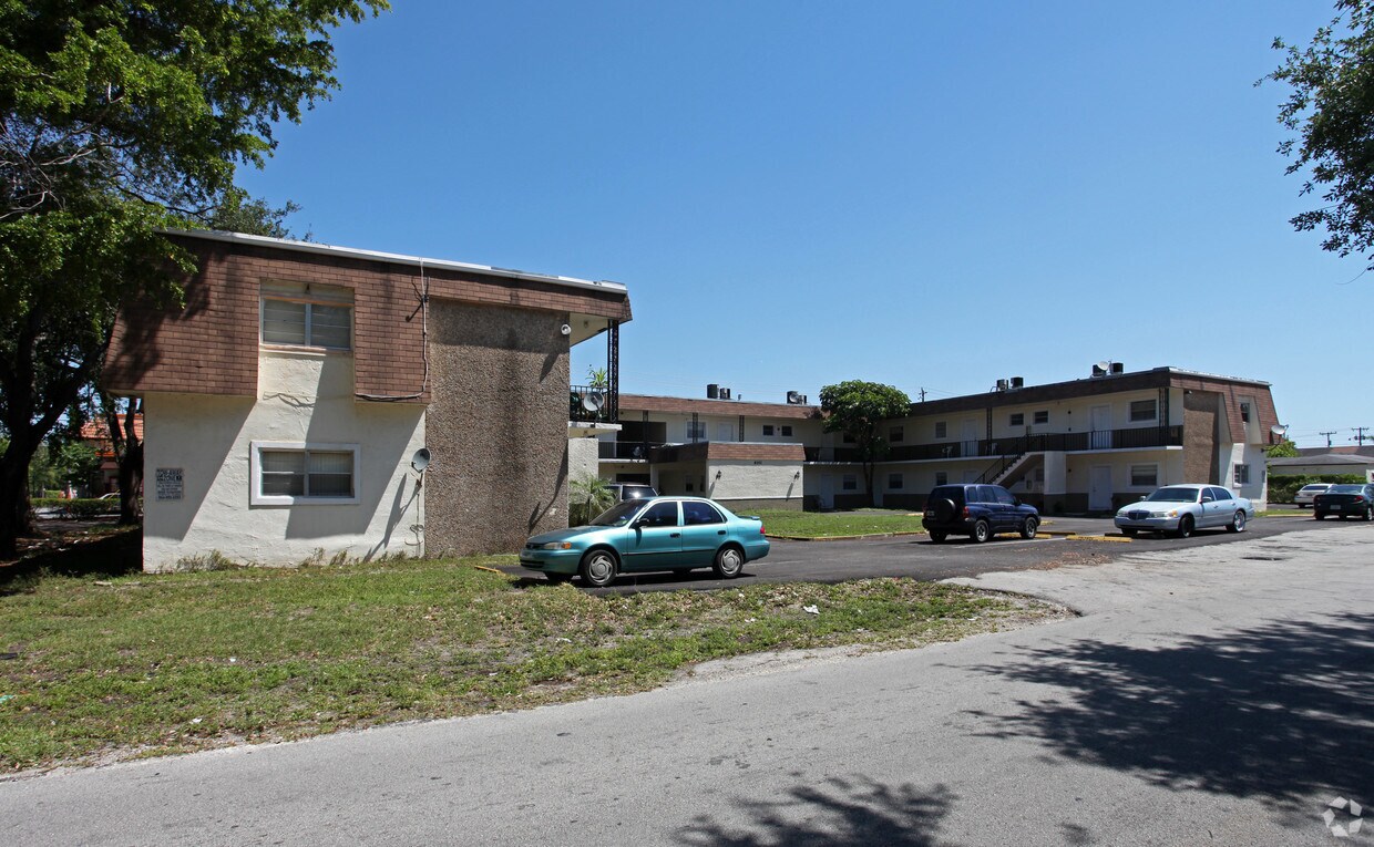 Building Photo - 6141 SW 30th St