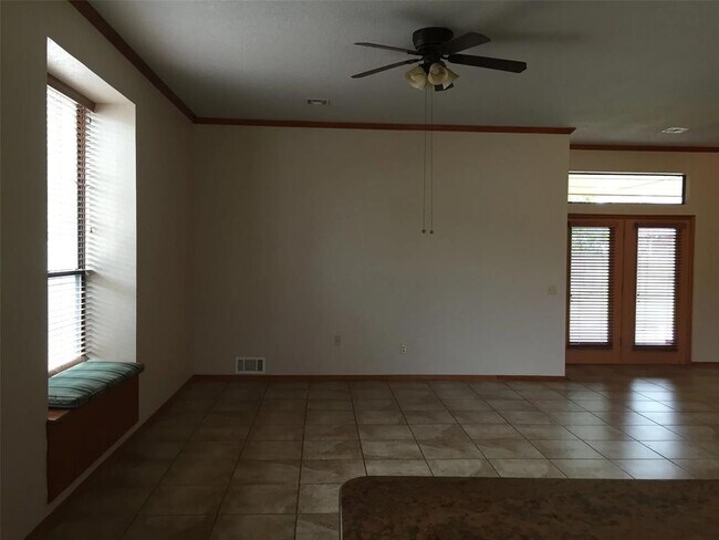 Foto del edificio - 4101 Drawbridge Ln