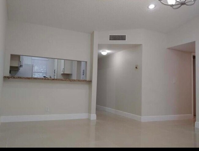 Building Photo - 9903 Three Lakes Cir
