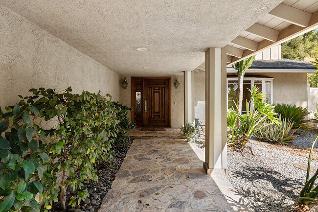 Building Photo - 27045 Esward Dr
