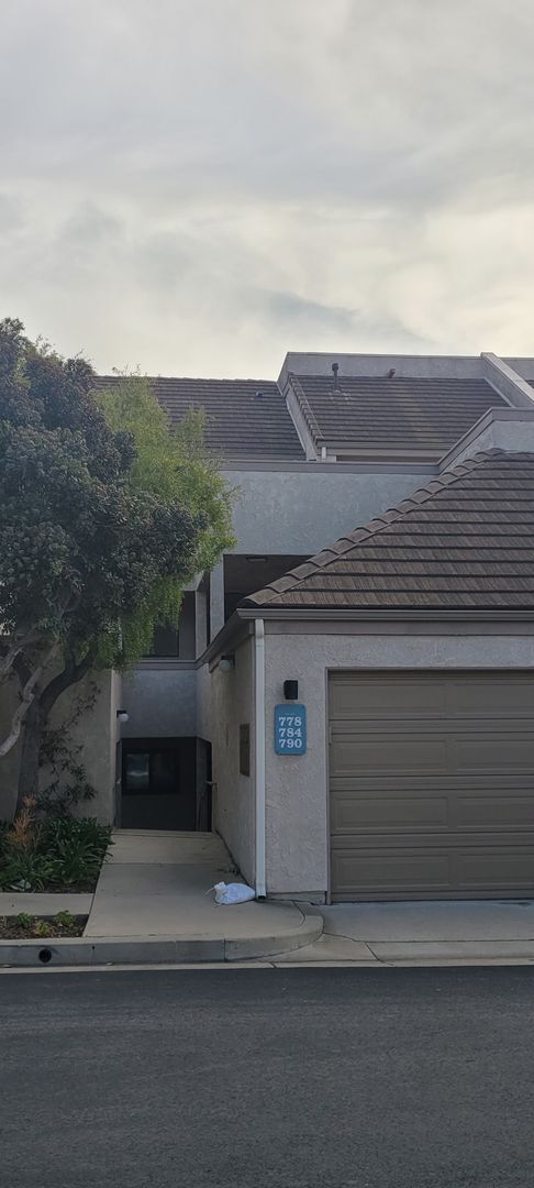 Building Photo - Port Hueneme - 3rd Floor Surfside IV 2+2 C...