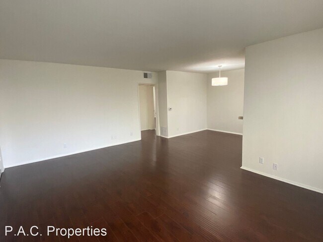 Foto del edificio - 2 br, 2 bath Apartment - 14706 Dickens Str...