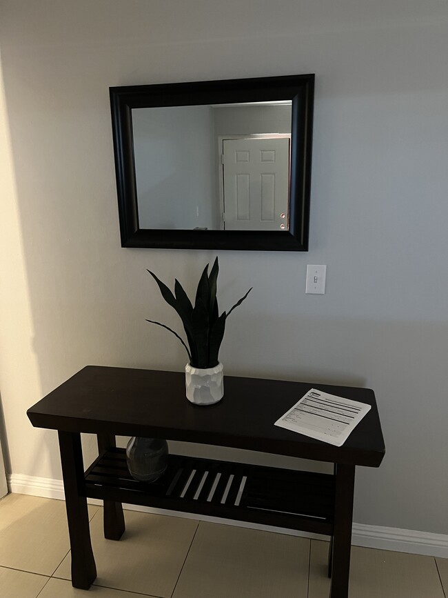Building Photo - 625 S Royal Crest Cir