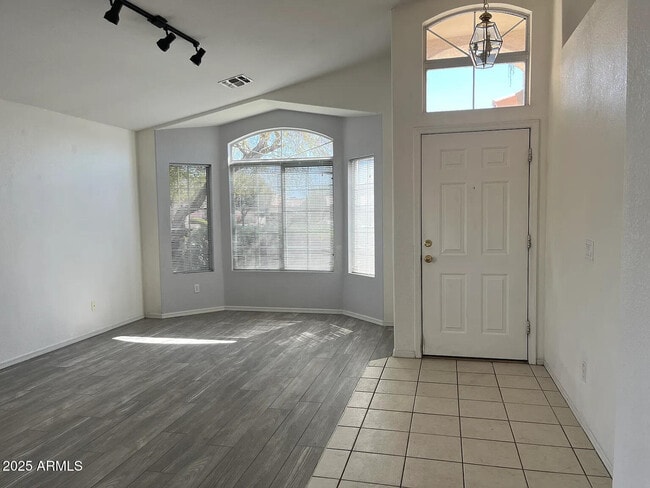 Building Photo - 2336 E Aire Libre Ave