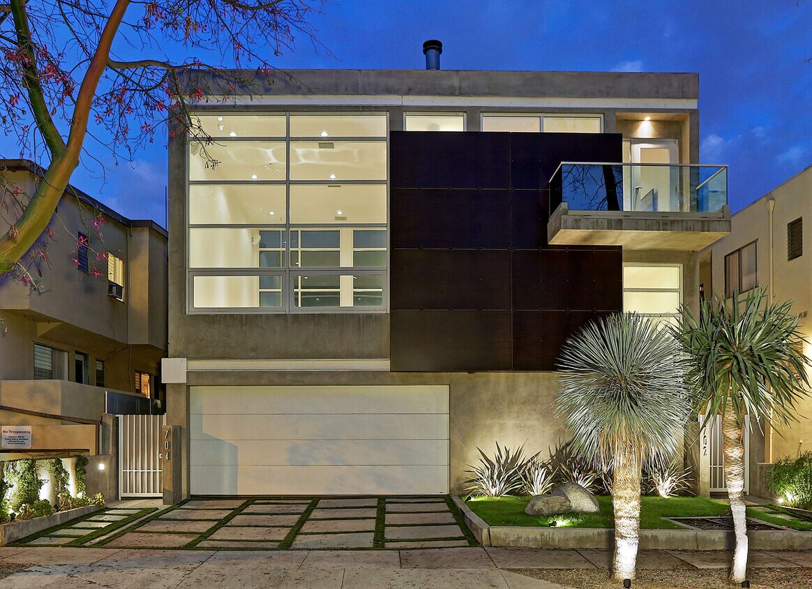 Primary Photo - 704 Huntley Dr