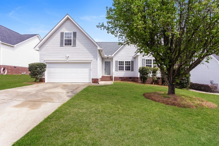 Primary Photo - Lovely 4 Bedroom in Irmo