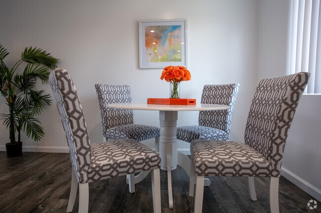 2HAB, 1BA - Palm View Village Gardena