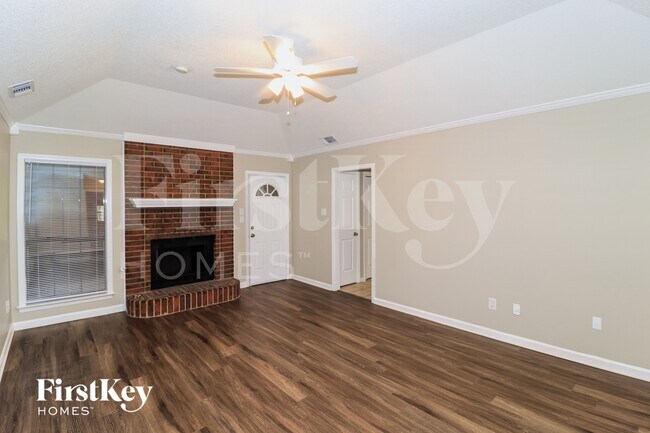 Foto del edificio - 2515 Laurelcrest Dr