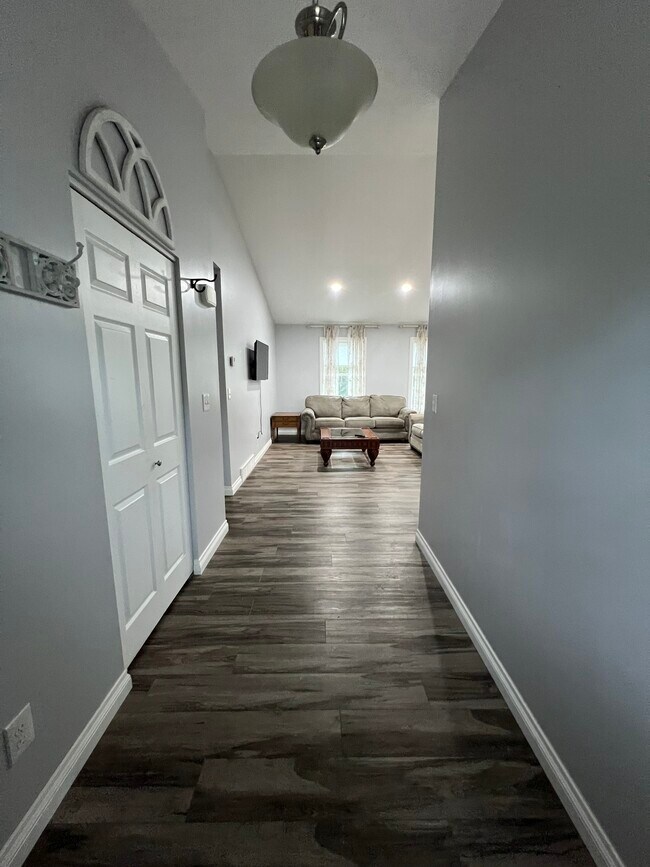 Building Photo - 6126 Jeffrey Pl