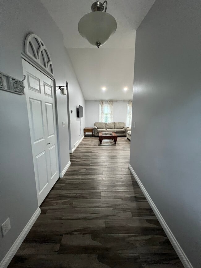 Foto del edificio - 6126 Jeffrey Pl