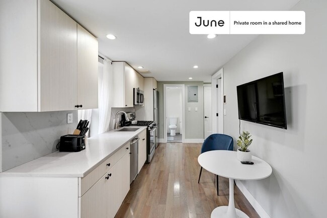 Building Photo - Room in Shared 3 bed/1 bath home in East Village