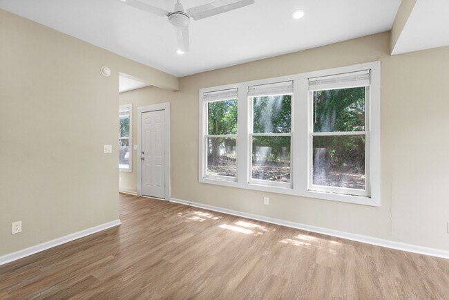 Foto del edificio - 333 W Hutchison St