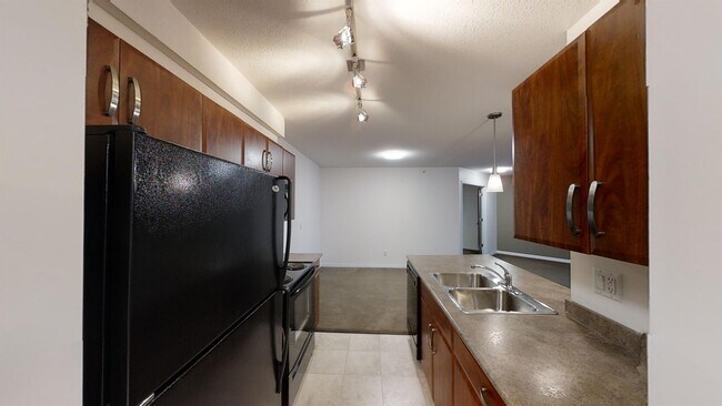 Building Photo - 9124-9196 96 Ave