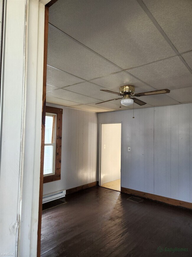 Foto del edificio - 3 br, 1 bath House - 453 Schaum Avenue