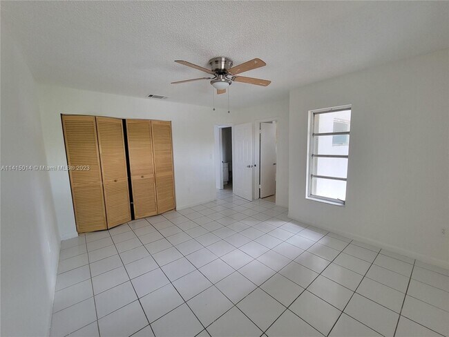 Foto del edificio - 3936 NW 76th Terrace