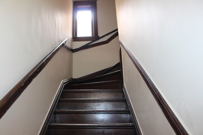 Building Photo - 2333 S Lawndale Ave