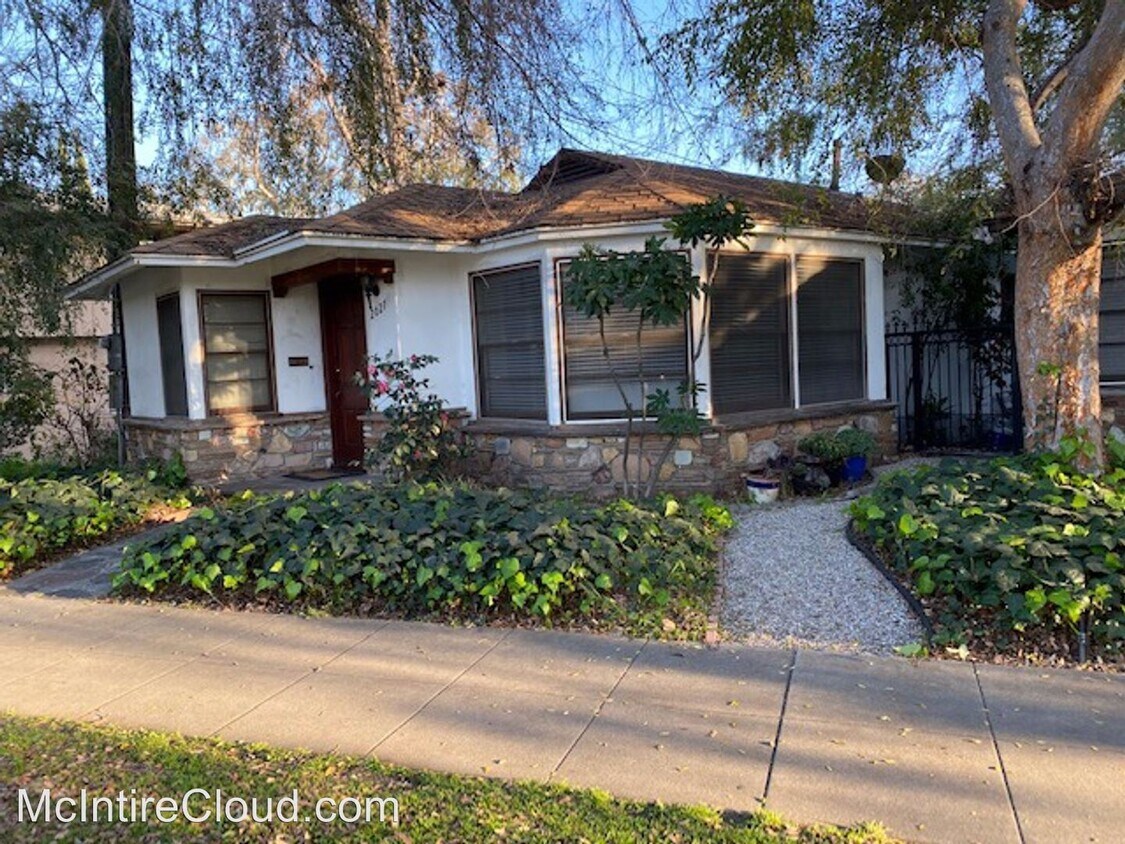 Primary Photo - 2019 Huntington Dr