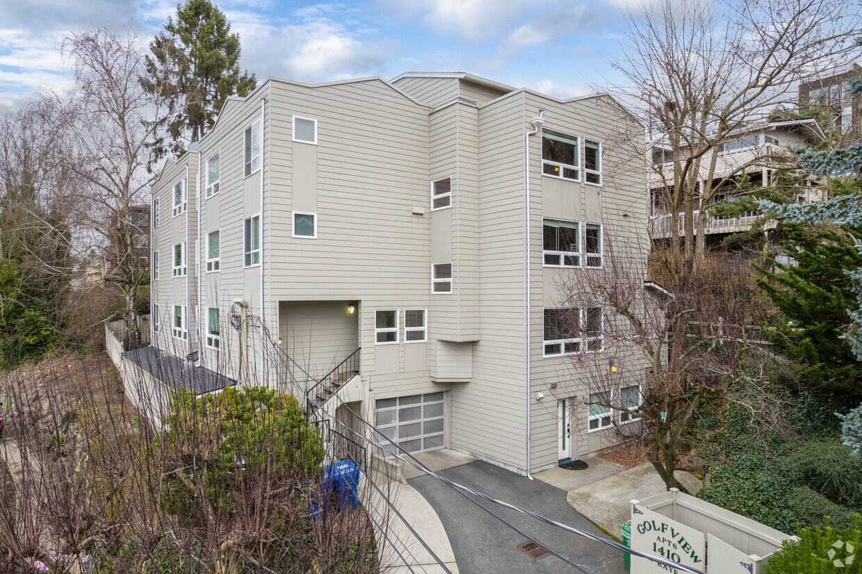 Exterior - Golf View Apartments