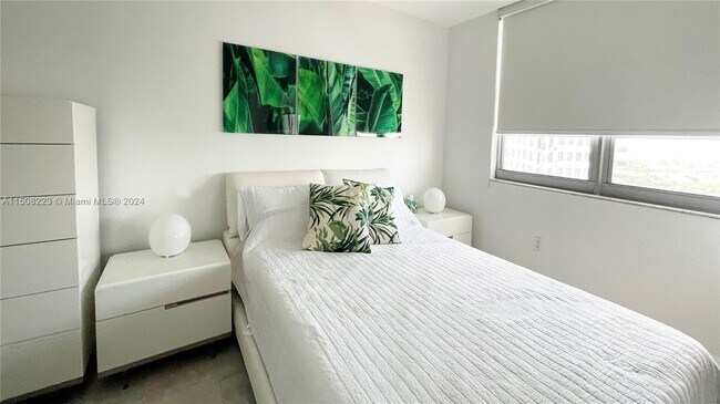 Foto del edificio - 5701 Collins Ave