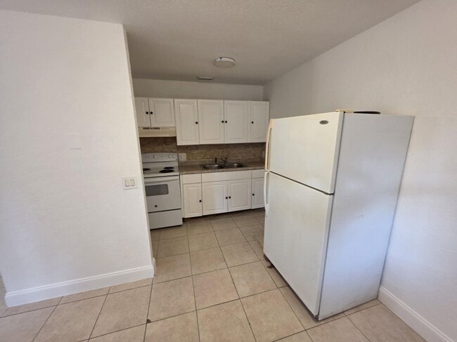 Building Photo - 1130 N F St