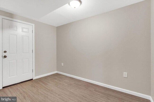 Foto del edificio - Recently renovated 3 bedroom with garage