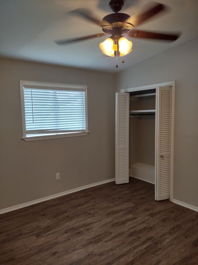 Building Photo - 5261 Wayneland Dr