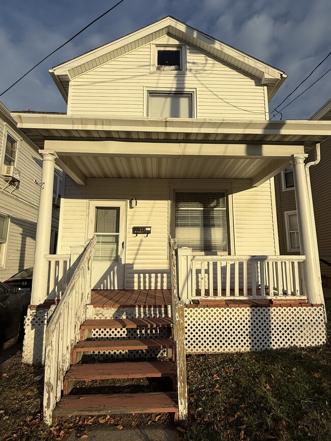 Building Photo - 222 N Dubuque St