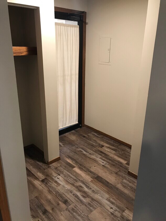 Entry - 21 1st Ave SE