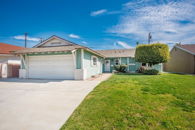 Building Photo - Single Family Stunner!
