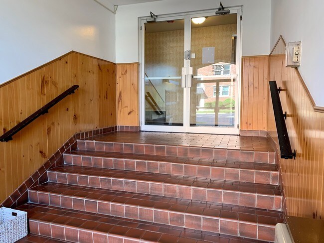 Building Photo - 1333 W Touhy Ave