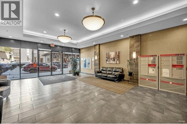 Building Photo - 892 Carnarvon St