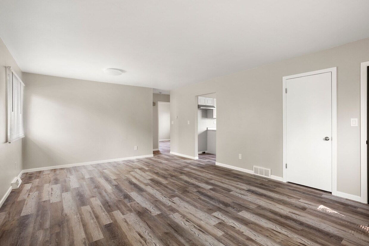 108 Irene St Unit Upper, Neenah, WI 54956 Room for Rent in Neenah, WI