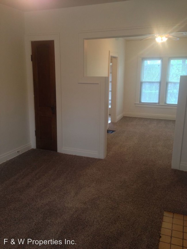 Building Photo - 437 Rhoads Ave