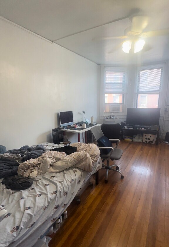 Foto principal - 77 Westland Ave